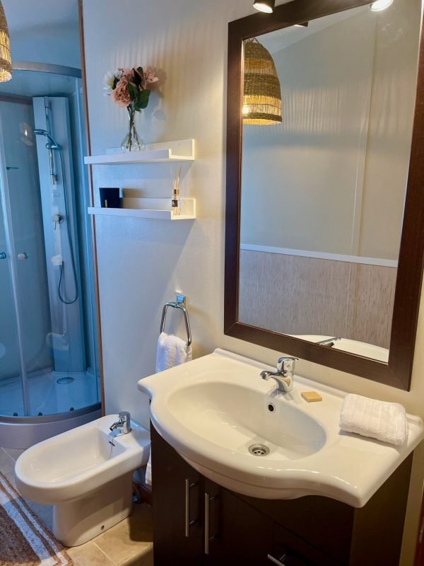 CASA BLANCA Twin Lodge – Plot 24/5 Lazy Days Pueblo Fiesta - Mollina, Spain - Image 25