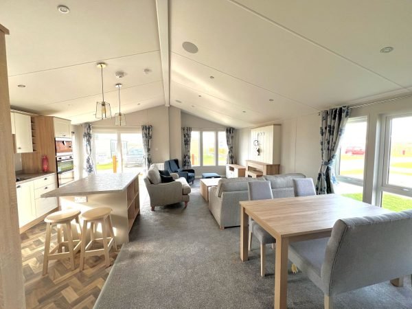 Willerby Pinehurst 40 x 20  2-Bed Luxury Lodge Longmeadows Holiday Park Withernsea - Image 2