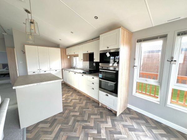 Willerby Pinehurst 40 x 20  2-Bed Luxury Lodge Longmeadows Holiday Park Withernsea - Image 4
