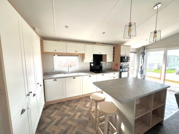 Willerby Pinehurst 40 x 20  2-Bed Luxury Lodge Longmeadows Holiday Park Withernsea - Image 3