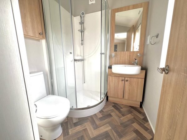 Willerby Pinehurst 40 x 20  2-Bed Luxury Lodge Longmeadows Holiday Park Withernsea - Image 13