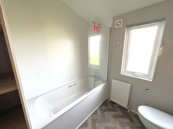 Willerby Pinehurst 40 x 20  2-Bed Luxury Lodge Longmeadows Holiday Park Withernsea - Image 17