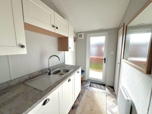 Willerby Pinehurst 40 x 20  2-Bed Luxury Lodge Longmeadows Holiday Park Withernsea - Image 18
